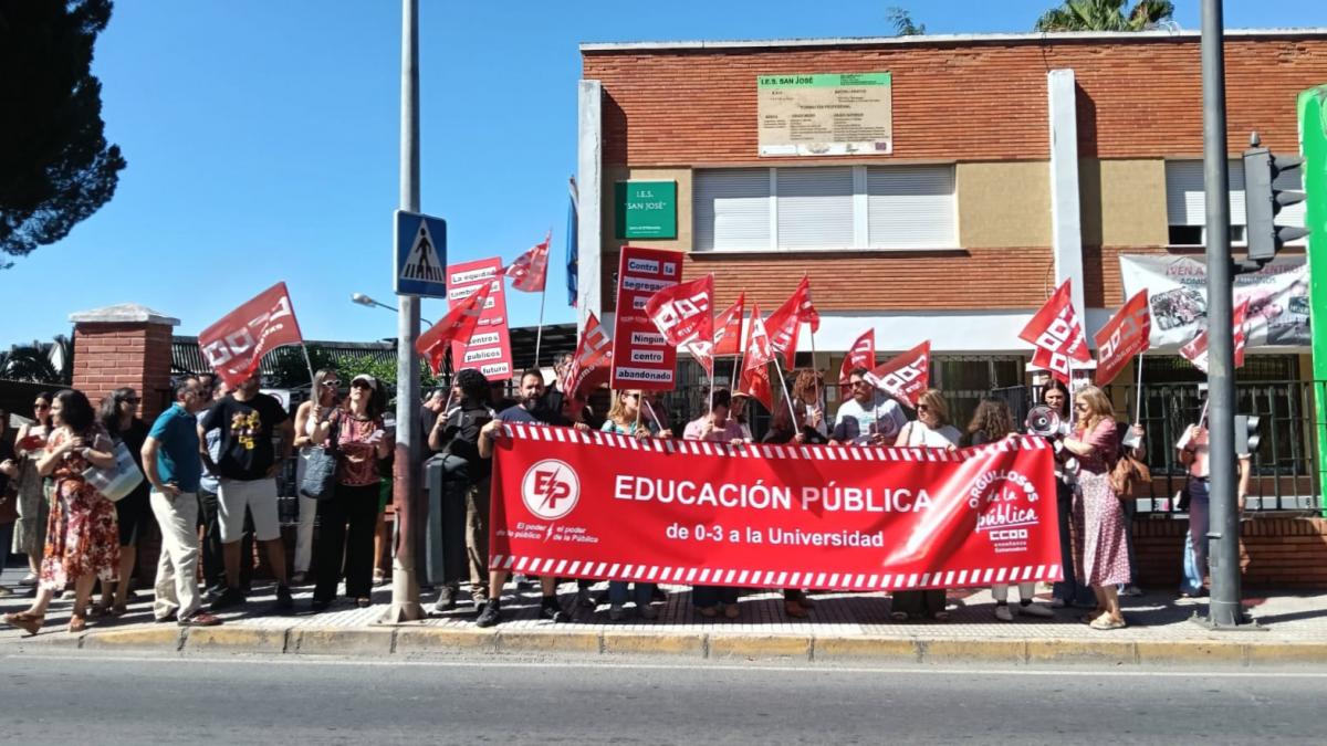 Concentración en Badajoz contra la segregación en los centros públicos